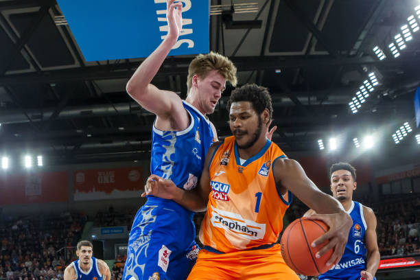 绩效条款等 绩效条款等