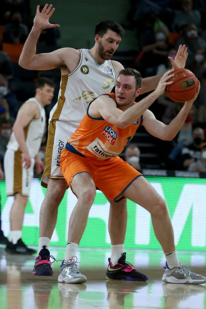 和稳健的运 和稳健的运