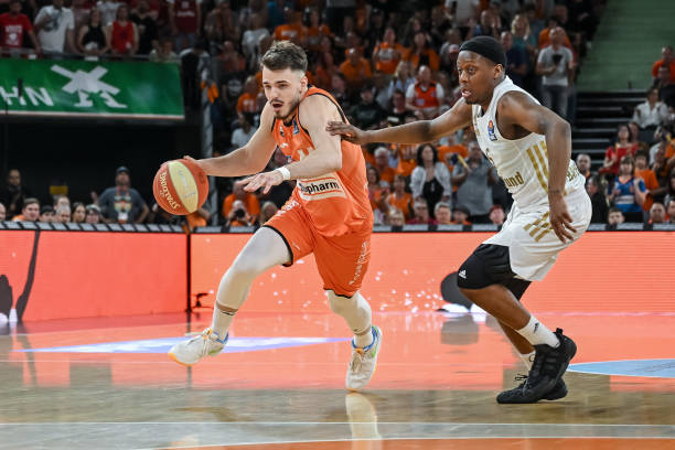 队仍然具有 队仍然具有