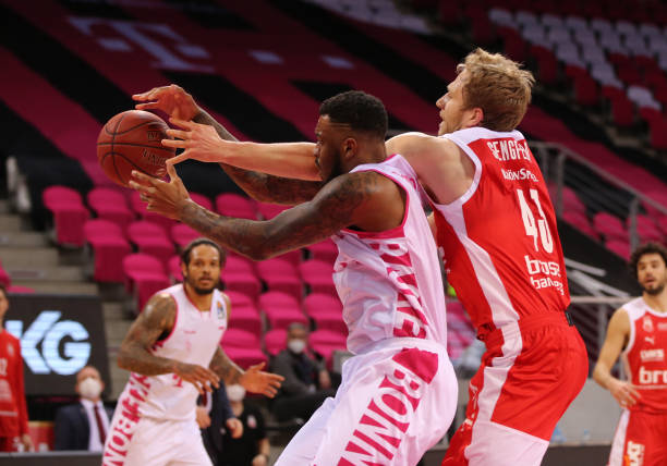 烈的对抗中 烈的对抗中